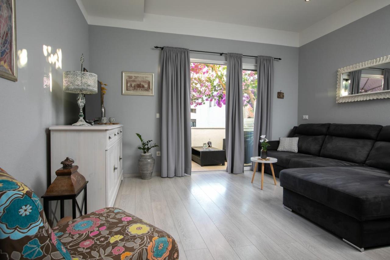 Apartmani Dijana พอดโกรา ภายนอก รูปภาพ