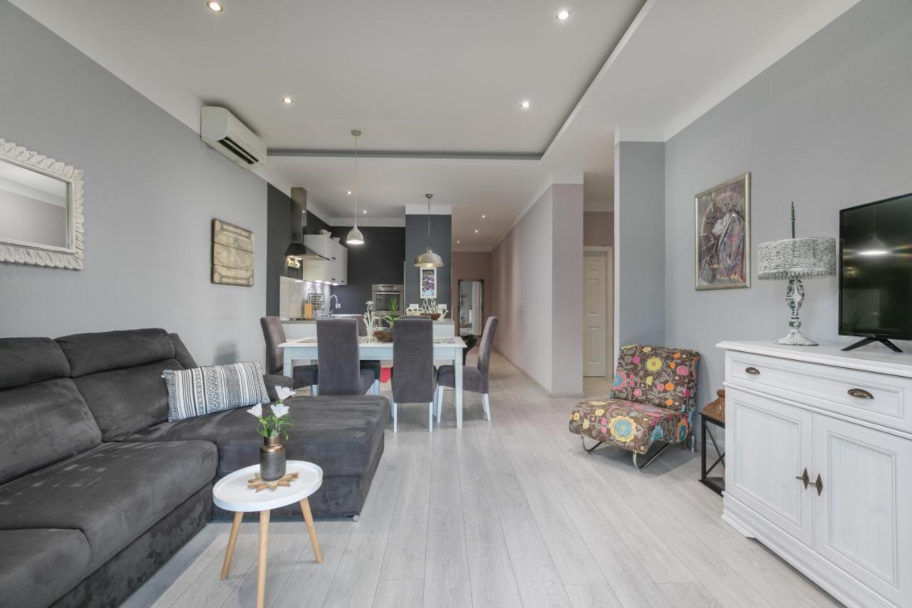 Apartmani Dijana พอดโกรา ภายนอก รูปภาพ