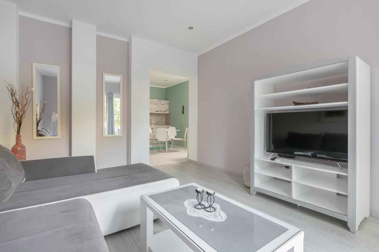 Apartmani Dijana พอดโกรา ภายนอก รูปภาพ