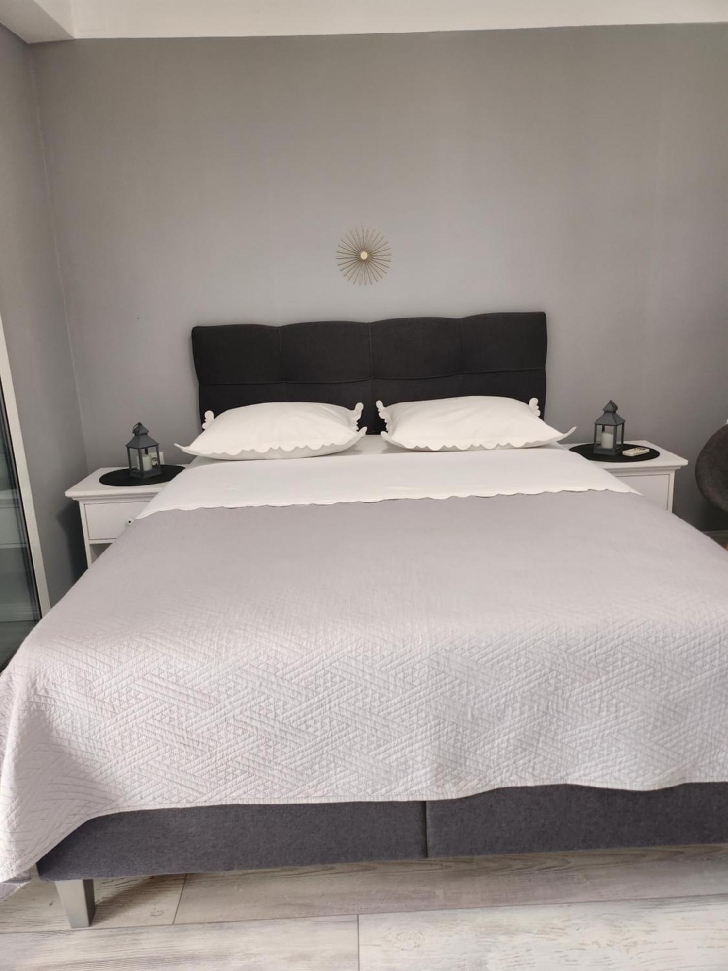 Apartmani Dijana พอดโกรา ภายนอก รูปภาพ