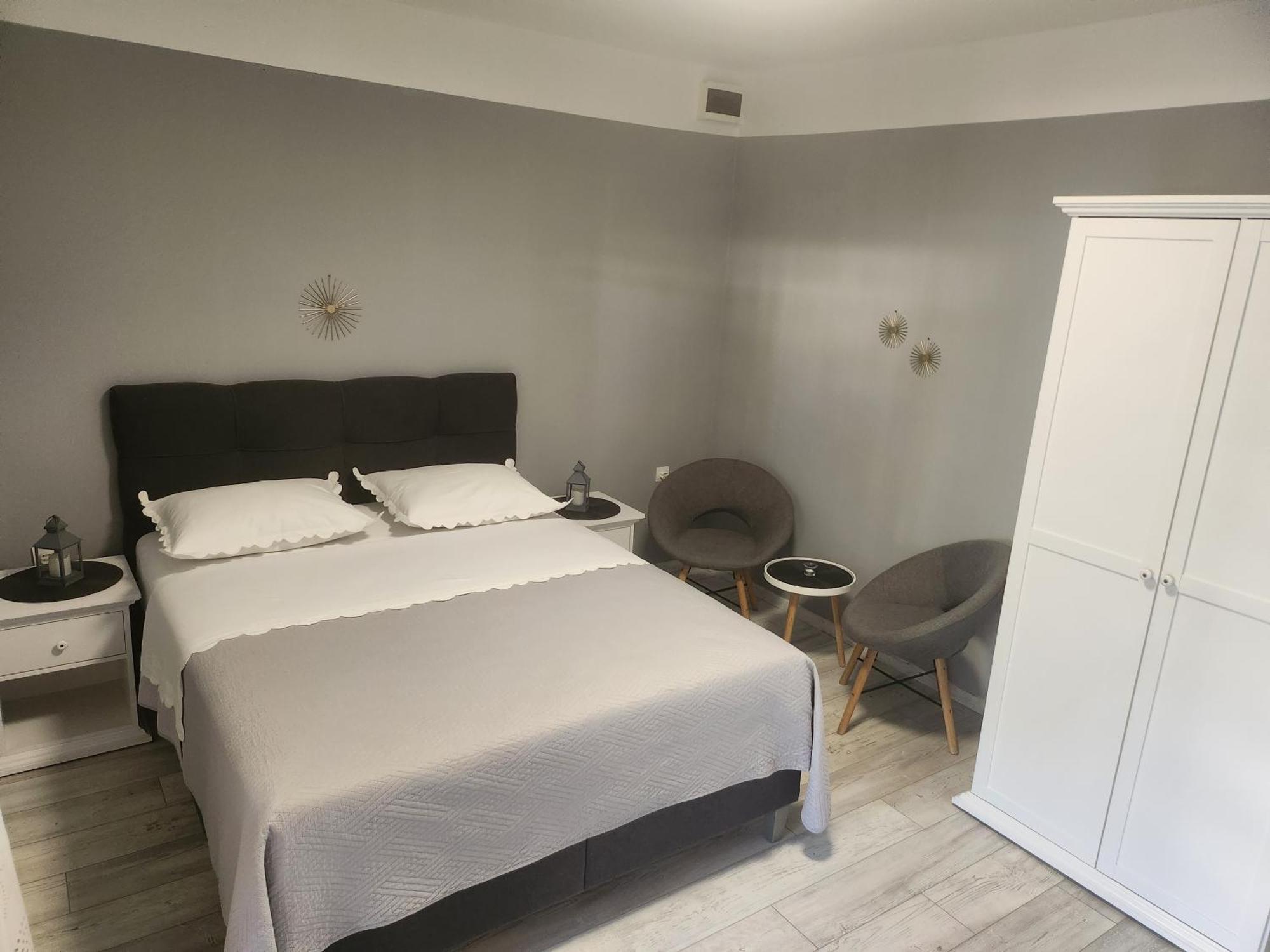 Apartmani Dijana พอดโกรา ภายนอก รูปภาพ